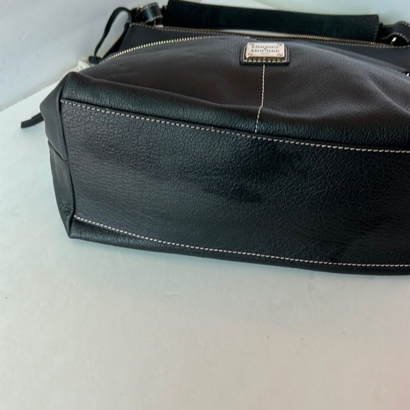 Dooney and Bourke, Black Pebbled Leather, Large Shoulder Bag With Gold Hardware - Picture 5 of 9